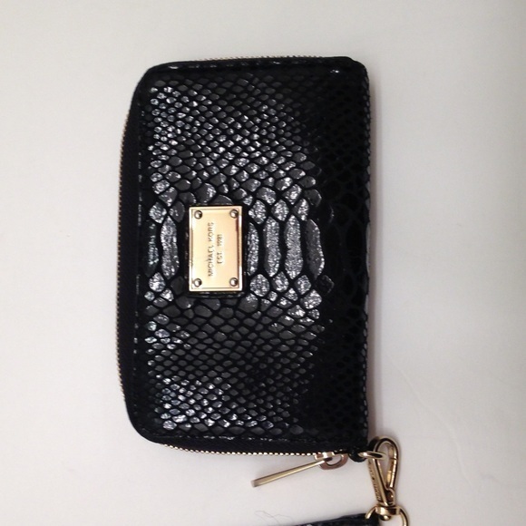 Michael Kors black Snakeskin wristlet wallet - Picture 1 of 8